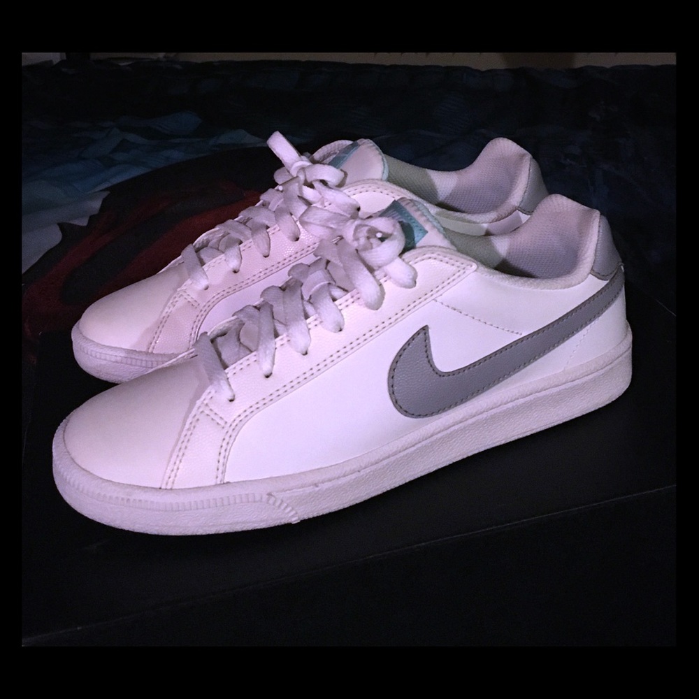 Nike Tennis Shoes
